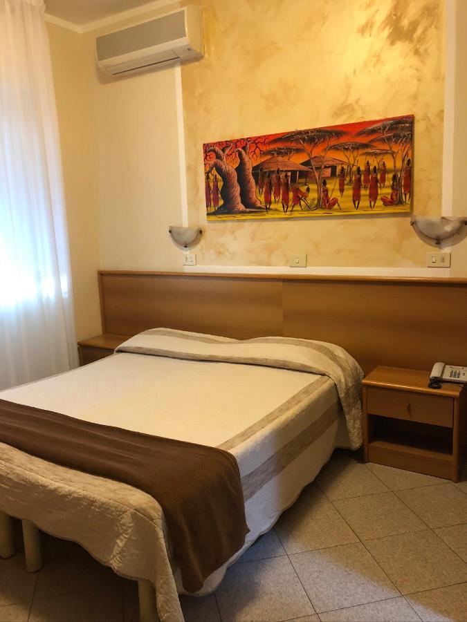 卡普里酒店 迪亚诺马里纳 外观 照片